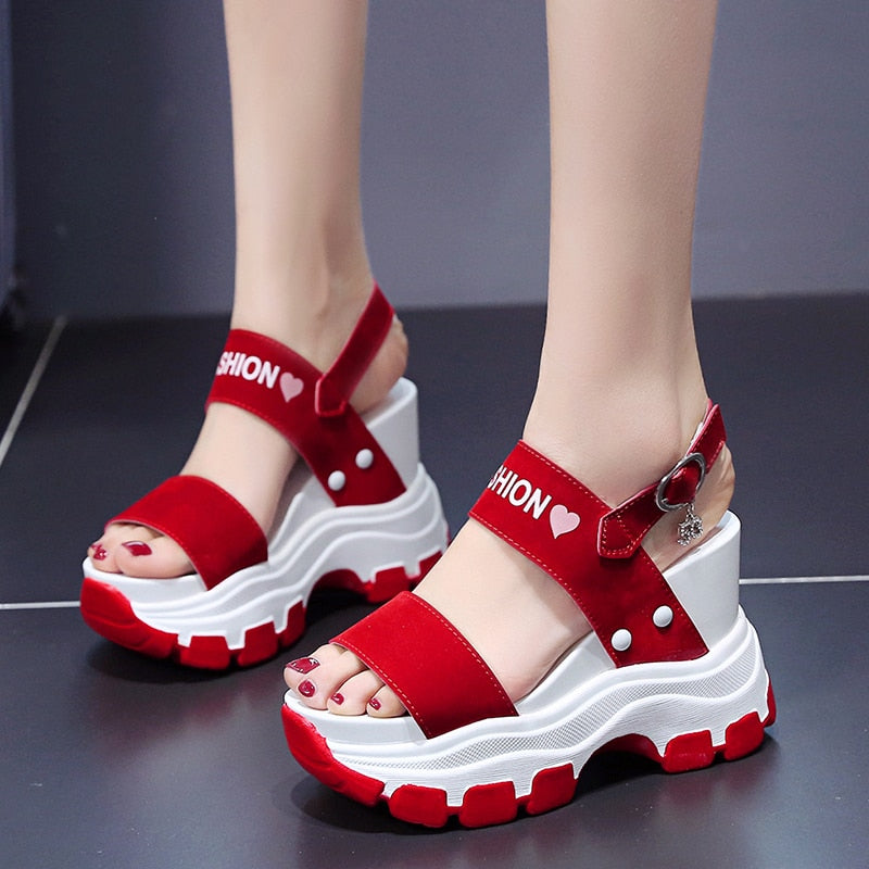 Sandales rouges à plates-formes et confortables pour femme
